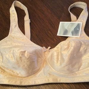 Amoena mastectomy 2123.